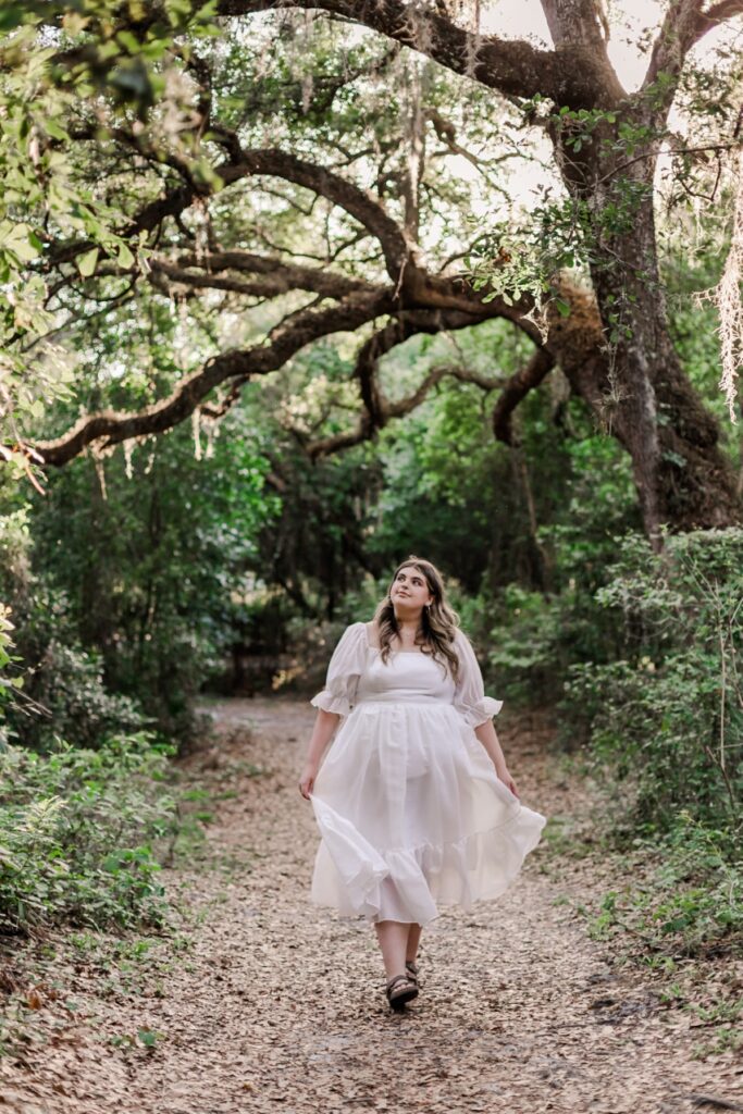 Emily Crews Lake Park | Senior Portraits in Spring Hill, Florida captured by Amanda Dawn Photography