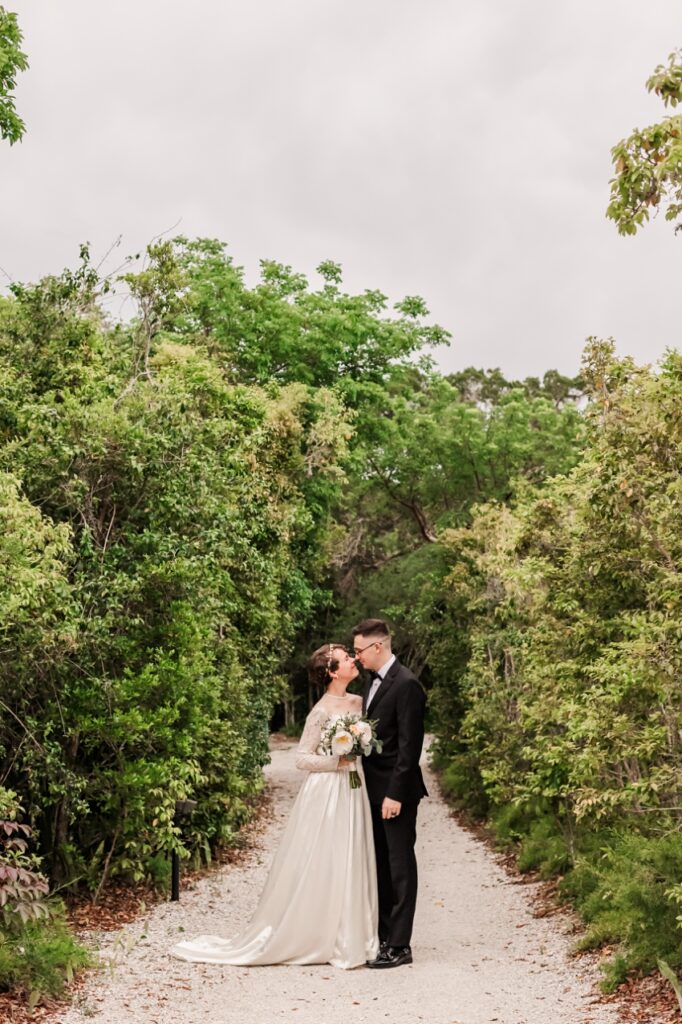 Bride and groom at Selby Gardens by Amanda Dawn Photography