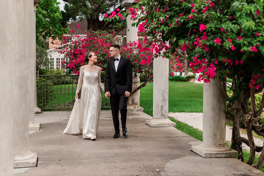 Bride and groom at Selby Gardens by Amanda Dawn Photography